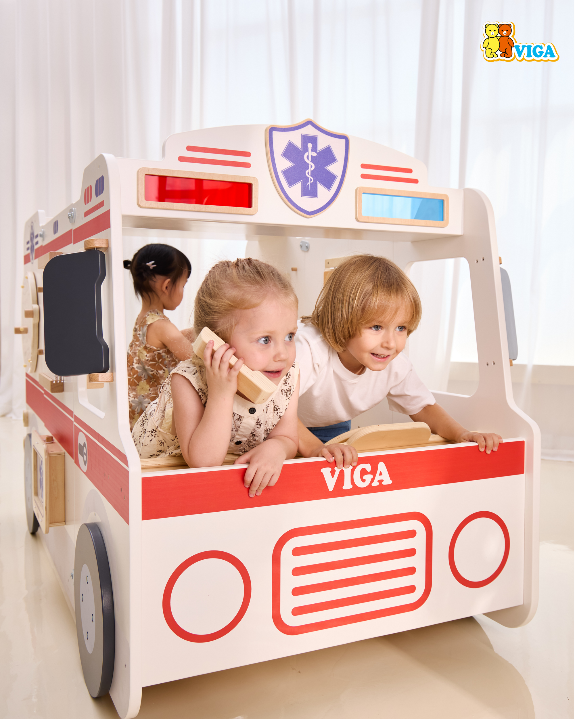 Children playing in the Viga Super Ambulance Set