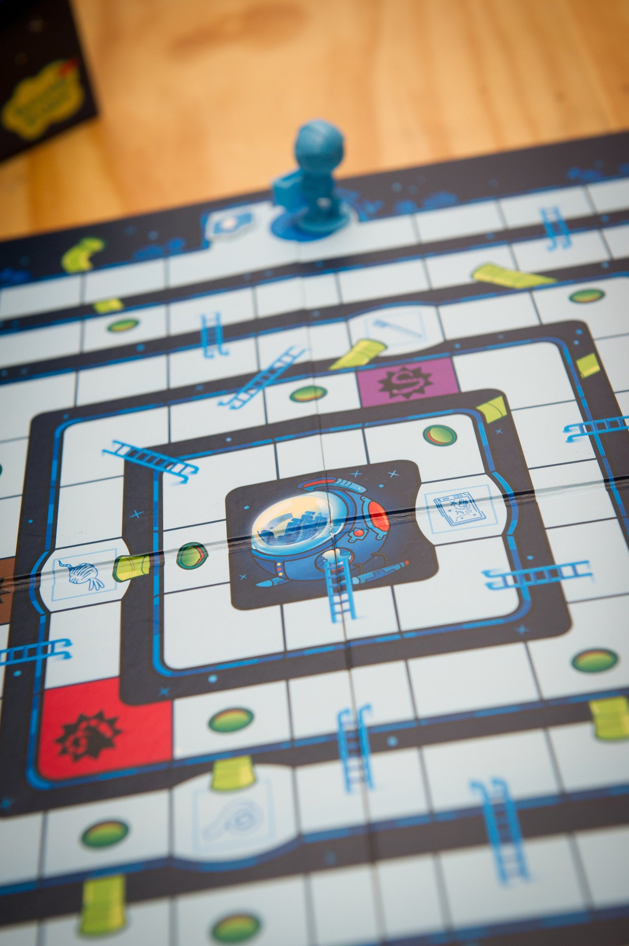 the board from the Peaceable Kingdom Space Escape