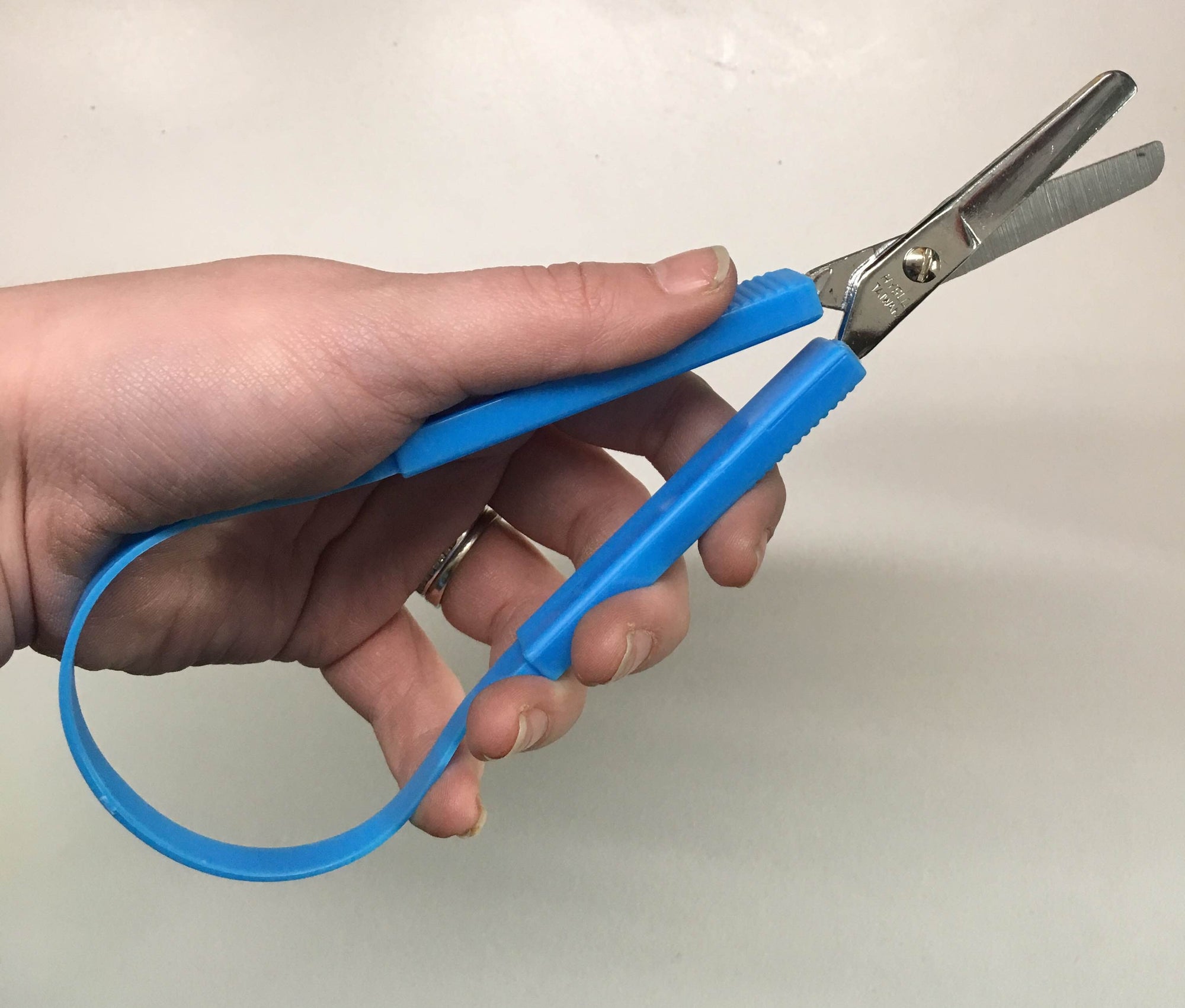 Easy Hold Scissors
