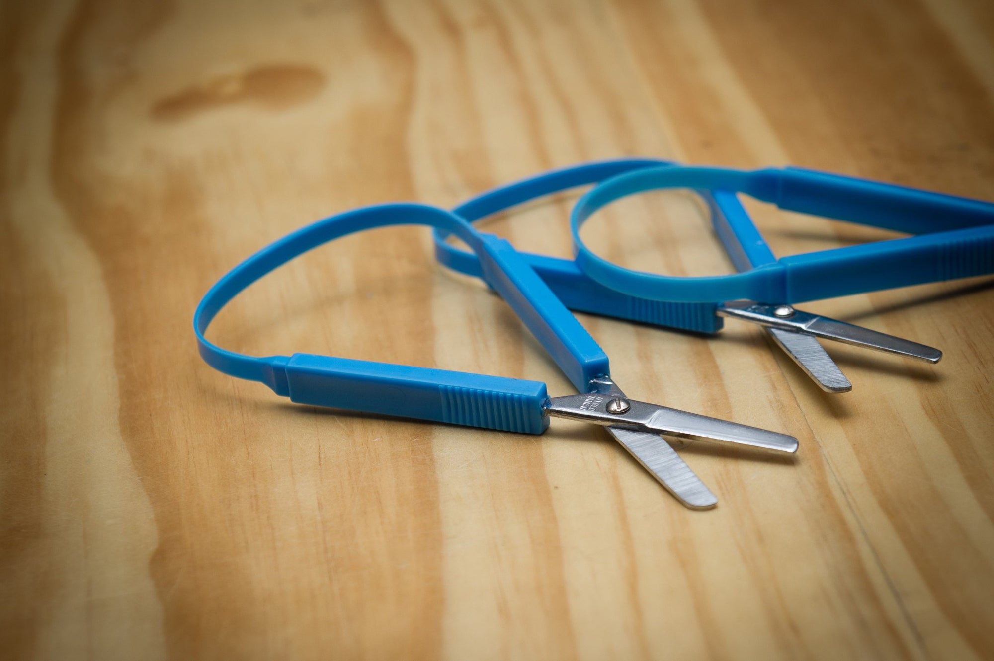 Easy Hold Scissors on wooden table